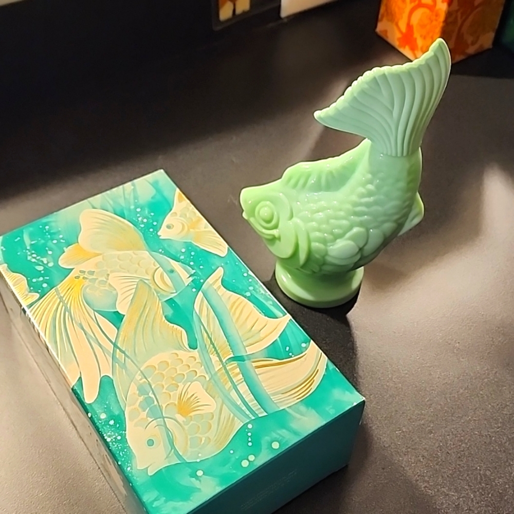 Avon Sea Spirit Decanter with Foaming Bath Oil